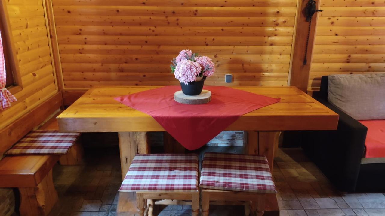Kuca Za Odmor "Med Strmci" Villa Zlobin Bagian luar foto