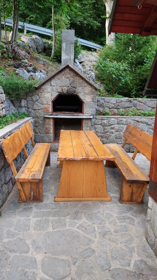 Kuca Za Odmor "Med Strmci" Villa Zlobin Bagian luar foto