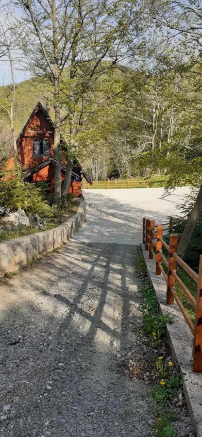 Kuca Za Odmor "Med Strmci" Villa Zlobin Bagian luar foto