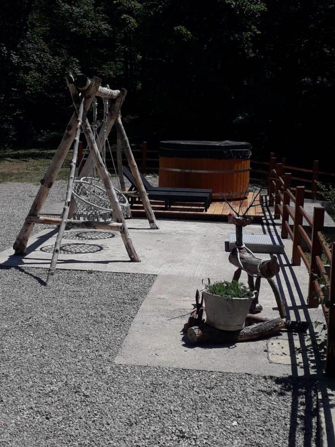 Kuca Za Odmor "Med Strmci" Villa Zlobin Bagian luar foto