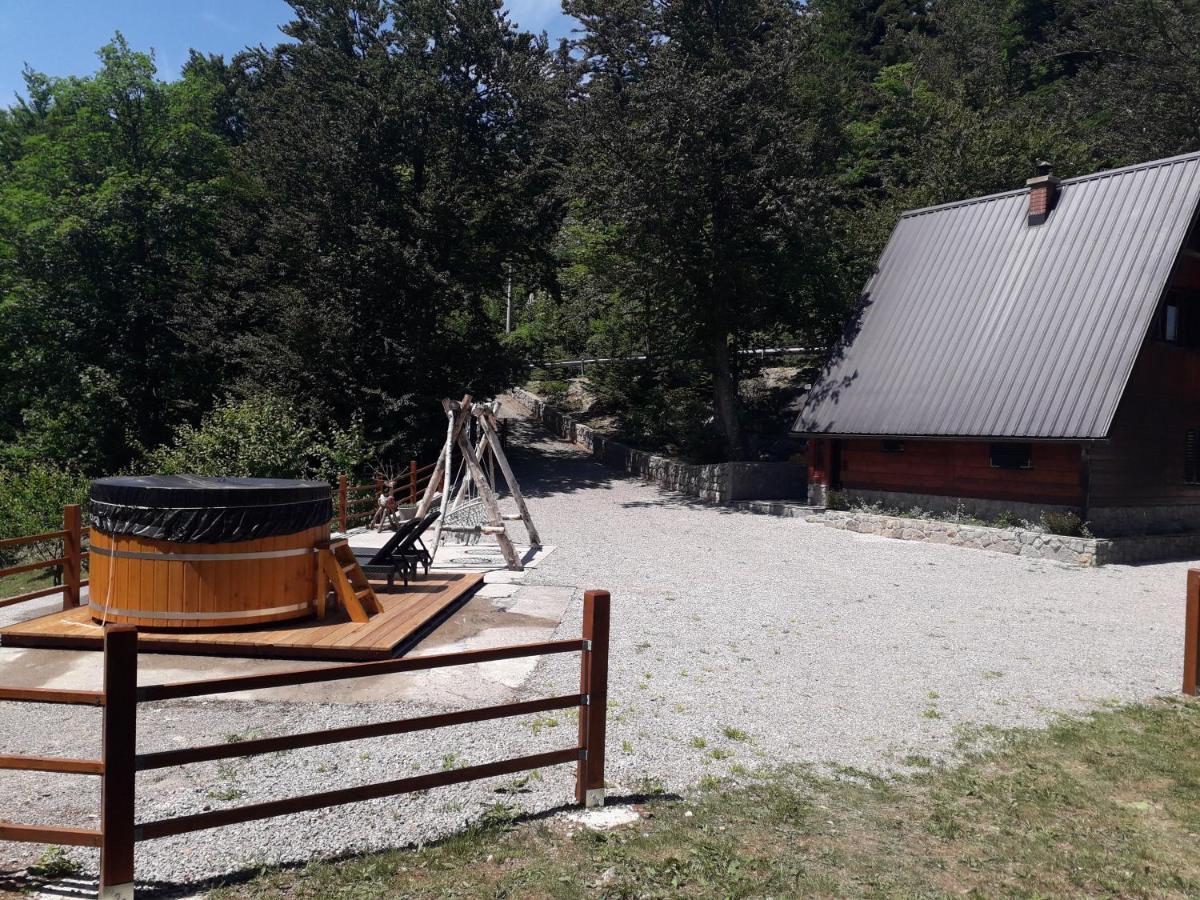 Kuca Za Odmor "Med Strmci" Villa Zlobin Bagian luar foto
