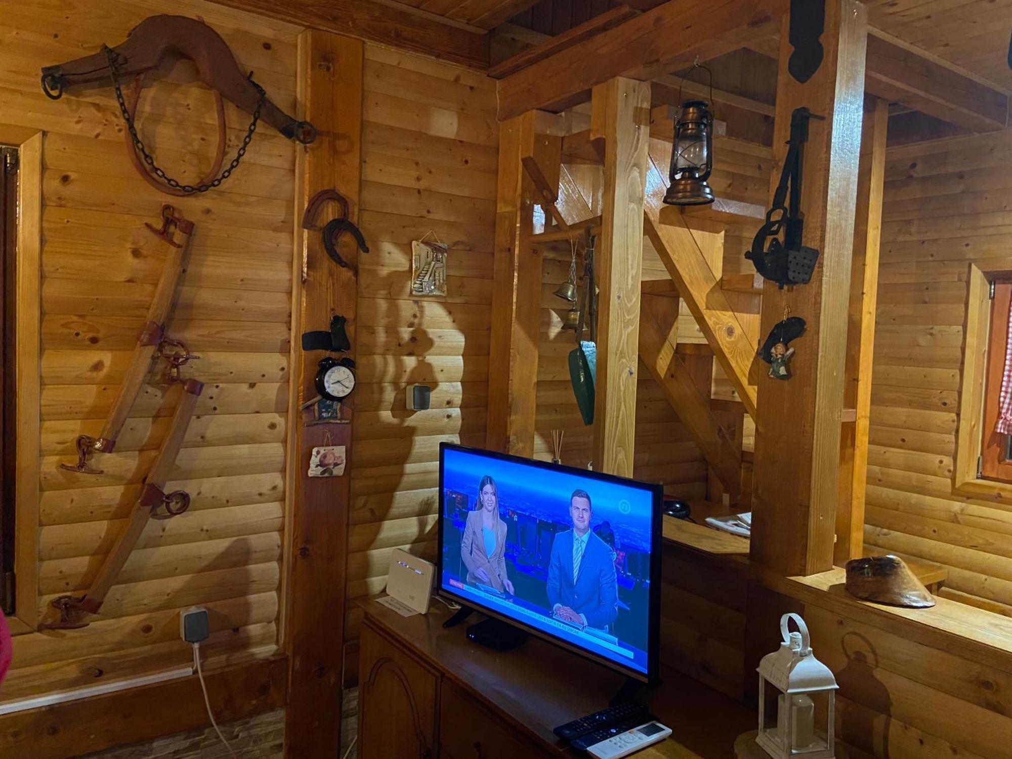 Kuca Za Odmor "Med Strmci" Villa Zlobin Bagian luar foto